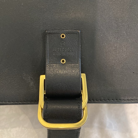 Gucci black leather bag. Excellent condition (very minor scratches, shown in pic - Picture 2 of 7